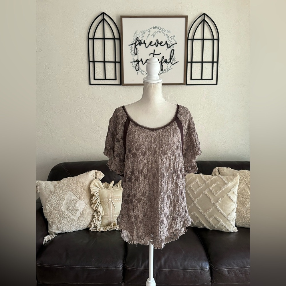 Free People Oversized Short Sleeve
Lace Top Size M Indie Sleeze Hippie